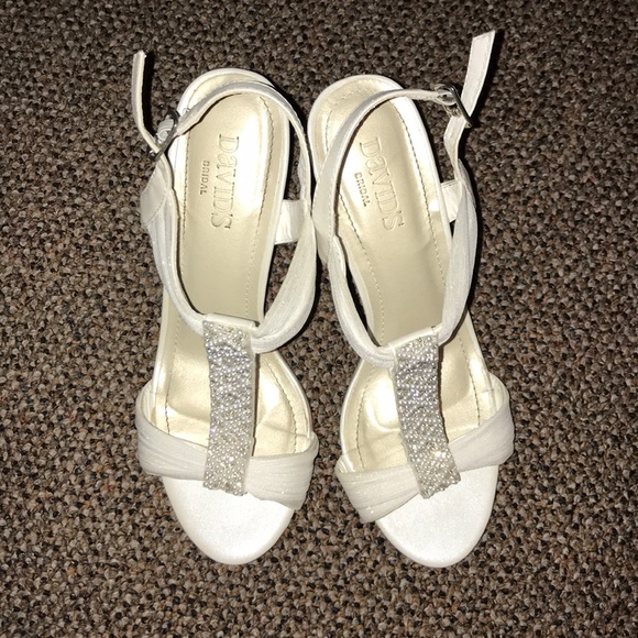 Formal white heals - Picture 1 of 4